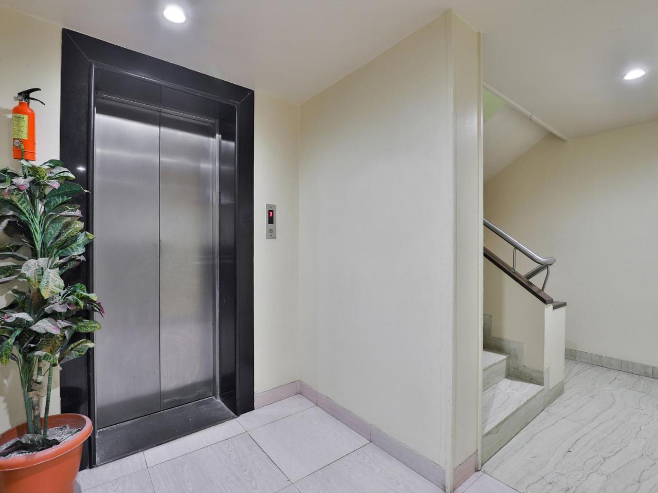 Oyo 17332 Hotel Nana'S ダマン エクステリア 写真