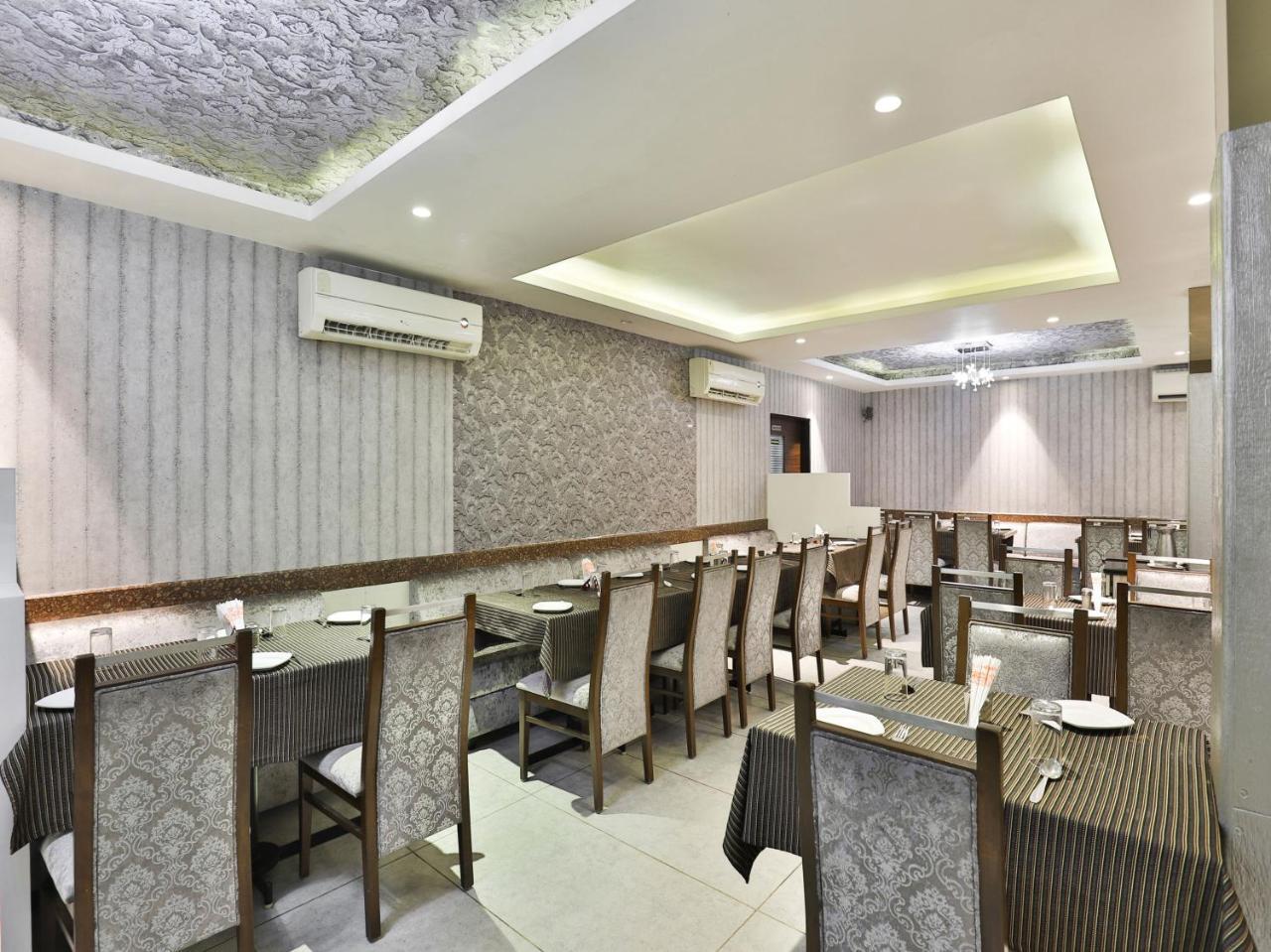 Oyo 17332 Hotel Nana'S ダマン エクステリア 写真