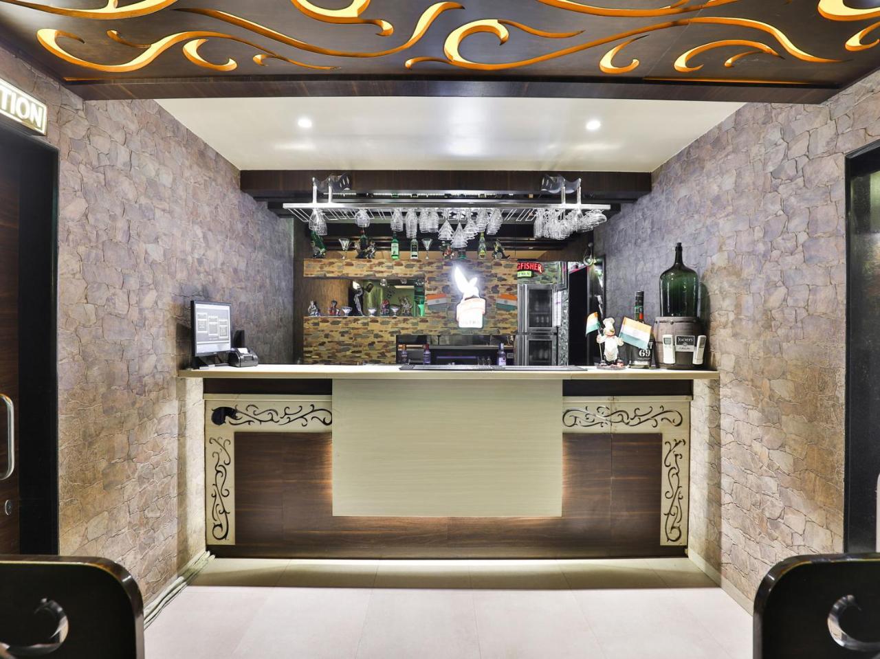 Oyo 17332 Hotel Nana'S ダマン エクステリア 写真